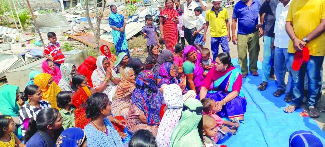 ಬಡವರ ಮನೆ ತೆರವು: ಸಿದ್ದು ಸವದಿ ನಡೆಗೆ ತರಾಟೆ ತೆಗೆದುಕೊಂಡ ವೀಣಾ ಕಾಶಪ್ಪನವರ್ 
