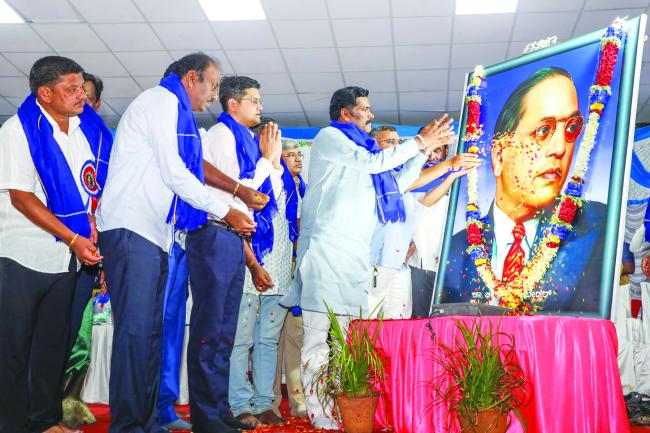 ಸಂವಿಧಾನ ಶಿಲ್ಪಿ, ಭಾರತ ರತ್ನ ಡಾ.ಬಿ.ಆರ್‌.ಅಂಬೇಡ್ಕರ್ ರವರ 134ನೇ ಜನ್ಮ ದಿನಾಚರಣೆ   ಡಾ.ಬಿ.ಆರ್‌.ಅಂಬೇಡ್ಕರ್ ರವರ ಕೊಡುಗೆಗಳು ಅಪಾರವಾಗಿವೆ - ಸಚಿವ ಶಿವರಾಜ ಎಸ್‌. ತಂಗಡಗಿ 