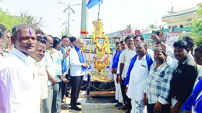 ಅಂಬೇಡ್ಕರ್ ಒಂದು ಜಾತಿ, ಜನಾಂಗಕ್ಕೆ ಸಿಮೀತರಲ್ಲ, ಸಮಾನ ಹಕ್ಕನ್ನು ಪ್ರತಿಪಾದಿಸಿದ್ದಾರೆ 