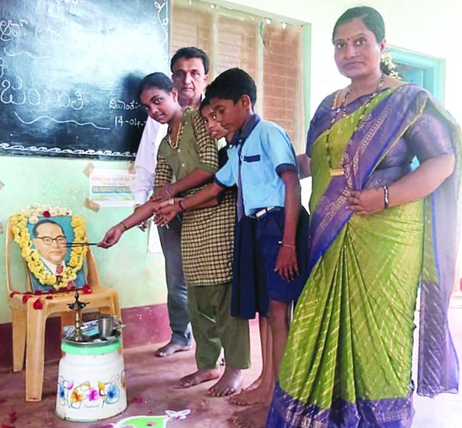 ನಗೆ ಶಾಲೆಯಲ್ಲಿ 134ನೇ ಅಂಬೇಡ್ಕರ್ ಜಯಂತಿಯ ಸವಿ ನೆನಪಿಗಾಗಿ ಪ್ರಿಡ್ಜ್‌ ಕೊಡುಗೆ 