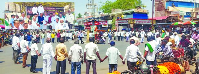 ಮಹಾಲಿಂಗಪುರ ತಾಲೂಕು ಘೋಷಣೆಗೆ ಮಾನವ ಸರಪಳಿ: ಹೋರಾಟಕ್ಕೆ ಮೂರು ವರ್ಷ 