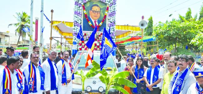 ಪಟ್ಟಣದಲ್ಲಿ ವಿಜೃಂಭಣೆಯ ಡಾ. ಅಂಬೇಡ್ಕರ್ ಜಯಂತಿ  