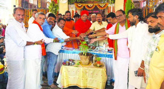 ಸಾಮೂಹಿಕ ವಿವಾಹ ಬಡವರಿಗೆ ವರದಾನ ಅಭಿನವ ಚನ್ನಬಸವ ಸ್ವಾಮೀಜಿ  