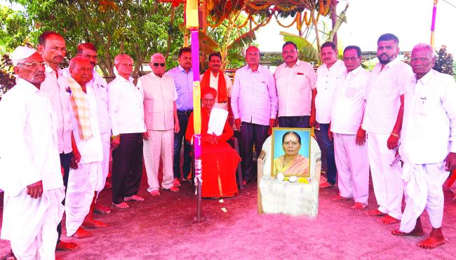 ಮಾತೋಶ್ರೀ ಲಿಂ.ಕಮಲಮ್ಮನವರು ಬಂಗಾರದಂತ ಮನಸ್ಸುಳ್ಳವರಾಗಿದ್ದರು : ಚಿಮ್ಮಡ ಶ್ರೀಗಳು 