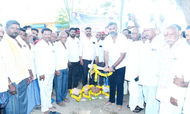 ಸಿಸಿ ರಸ್ತೆ ನಿರ್ಮಾಣ ಕಾಮಗಾರಿಗೆ ಶಾಸಕ ವಿಶ್ವಾಸ ವೈದ್ಯ ಚಾಲನೆ 