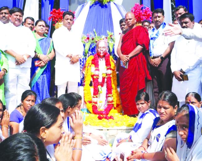 ತತ್ವಾದರ್ಶಗಳನ್ನು ಮೈಗೂಡಿಸಿಕೊಂಡಾಗ ಮಹಾತ್ಮರ ಜಯಂತಿ ಆಚರಿಸಿದಕ್ಕೂ ಸಾರ್ಥಕ 