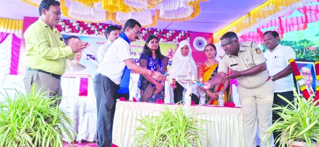 ಕೀಳರಿಮೆ ತೊರೆದು ಸ್ವಾಭಿಮಾನದ ಬದುಕು ರೂಢಿಸಿಕೊಳ್ಳಿ: ಪ್ರೊ.ಜಾಲವಾದಿ