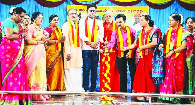 ದಾವಣಗೆರೆಯಲ್ಲಿ ಪುಟ್ಟರಾಜರ ಅಭಿಮಾನಿ ಭಕ್ತರ 3ನೆಯ ಸಮಾವೇಶ 