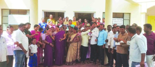 ಹಾಸ್ಟೆಲ್ ಮತ್ತು ವಸತಿ ಶಾಲಾ ಹೊರಗುತ್ತಿಗೆ ನೌಕರರ ಹೋರಾಟಕ್ಕೆ ಜಯ: ವಿಜಯೋತ್ಸವದ ಸಂಭ್ರಮ  