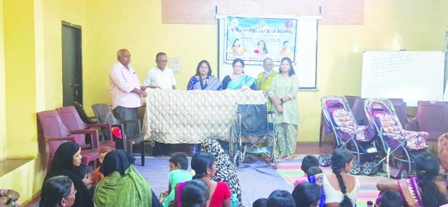 ವಿಶೇಷ ಚೇತನರಿಗೆ ಗಾಲಿ ಕುರ್ಚಿ ಮತ್ತು ಗಾಳಿಯ ಹಾಸಿಗೆ ವಿತರಣೆ  