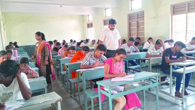 ಸಿಇಟಿ ಪರೀಕ್ಷಾ ಕೇಂದ್ರಗಳಿಗೆ ಸಿಇಓ ರಿಷಿ ಆನಂದ ಭೇಟಿ : ಪರೀಶೀಲನೆ 