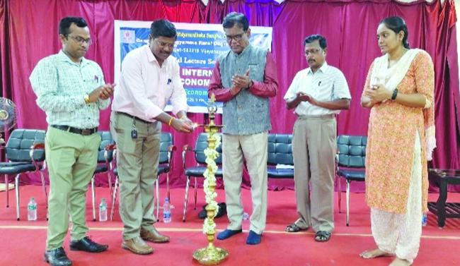 ಅಂತರಾಷ್ಟ್ರೀಯ ವ್ಯಾಪಾರದಿಂದ ದೇಶದ ಆರ್ಥಿಕ ಪ್ರಗತಿ ಸಾಧ್ಯ 