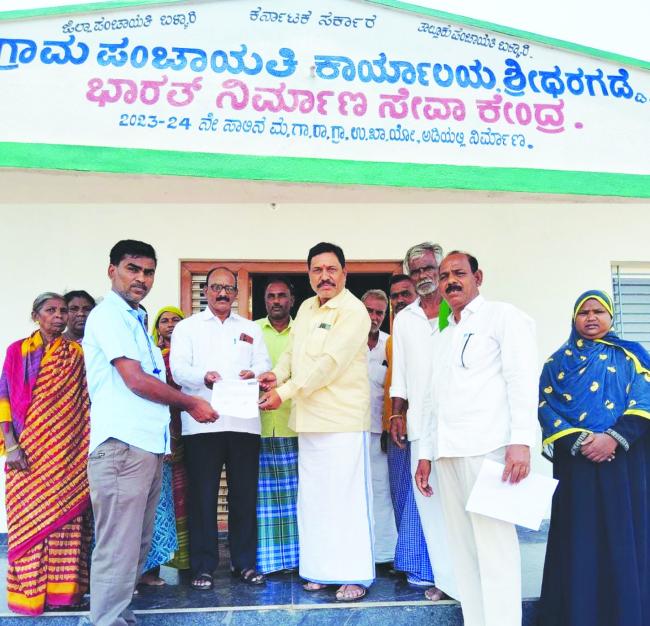 ಶ್ರೀಧರಗಡ್ಡೆ ಗ್ರಾಮದ ನಿವೇಶನ ರಹಿತರಿಗೆ ನಿವೇಶನ ಹಂಚಲು ಮನವಿ 
