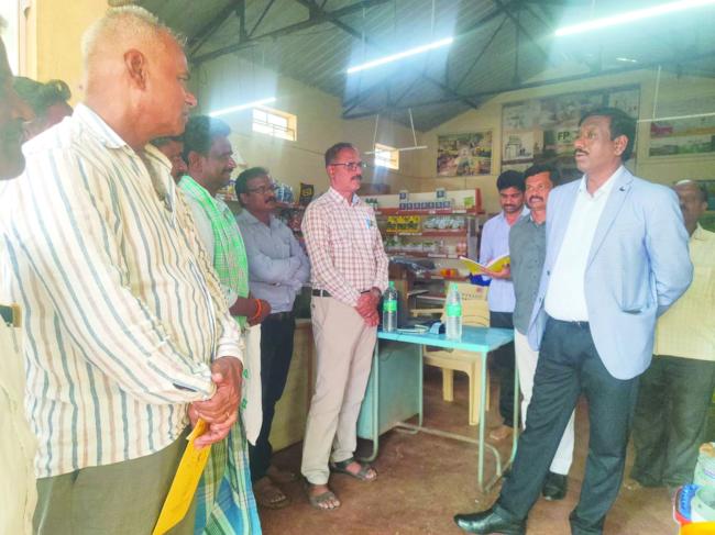 ಸಿಇಟಿ ಪರೀಕ್ಷಾ ಕೇಂದ್ರ ಹಾಗೂ ಎಪಿಎಂಸಿ ಮಾರುಕಟ್ಟೆಗೆ ಜಿಲ್ಲಾಧಿಕಾರಿ ಭೇಟಿ