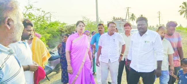 ನಿರಾಶ್ರಿತರಿಗೆ ಸೂರು ಒದಗಿಸಲು ವೀಣಾ ಕಾಶಪ್ಪನವರ್ ಮನವಿ  