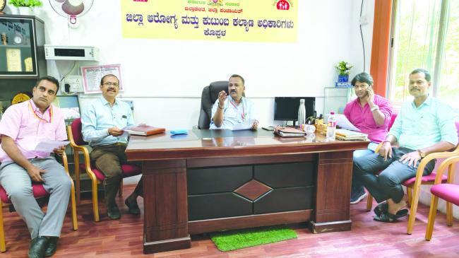 ಭ್ರೂಣಲಿಂಗ ಪತ್ತೆಮಾಡುವದು ಶಿಕ್ಷ್ಯಾರ್ಹ ಅಪರಾಧ ಹಿ ಡಿ.ಎಚ್‌.ಓ ಡಾ. ಲಿಂಗರಾಜು ಟಿ. 