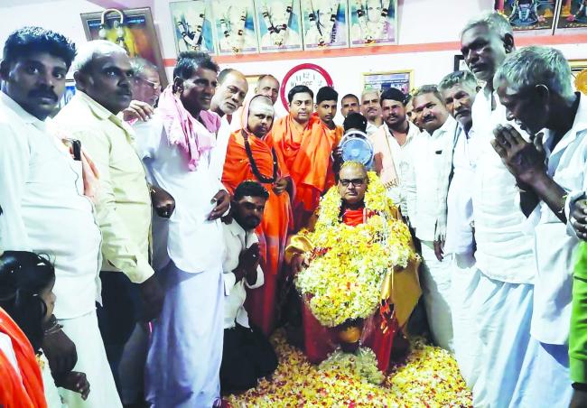 ಮಠ ಪರಂಪರೆಯೊಂದಿಗೆ ಒಡನಾಟ ಹೊಂದಬೇಕು : ಶಶೀಧರ ಮೇಟಿ. 