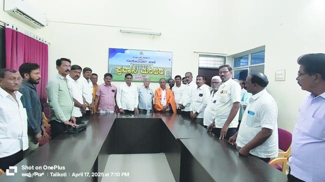 ಪಿಕೆಪಿಎಸ್ ನೂತನ ಅಧ್ಯಕ್ಷ ಗುರುಸಂಗಪ್ಪ ಕಶೆಟ್ಟಿಗೆ ಸನ್ಮಾನ  