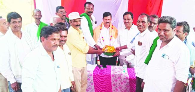 ರೈತರು ರಸ್ತೆ ಕಾಮಗಾರಿ ನಡೆದಾಗ ಸಹಕಾರ ನೀಡರಿ : ತಹಸೀಲ್ದಾರ್ ರವಿಕುಮಾರ  