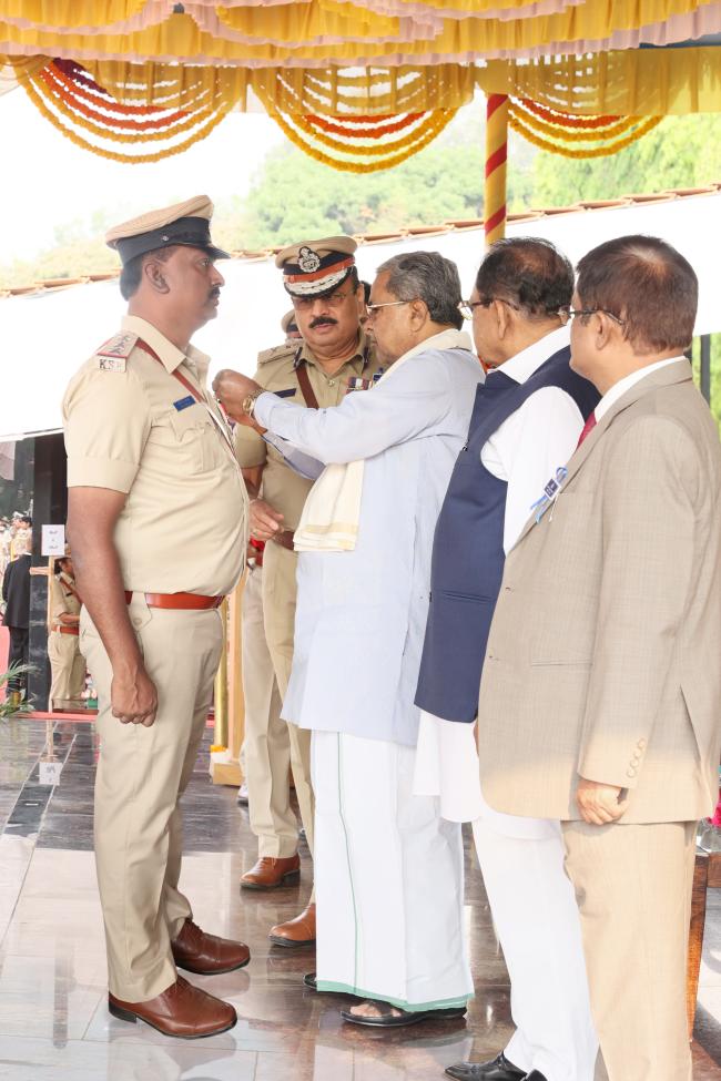 ಘಟಪ್ರಭಾ ಪೊಲೀಸ ಇನ್ಸ್‌ಪೆಕ್ಟರ್‌ಎಚ್‌.ಡಿ. ಮುಲ್ಲಾಗೆ ಸಿ.ಎಮ್‌. ಪದಕ
