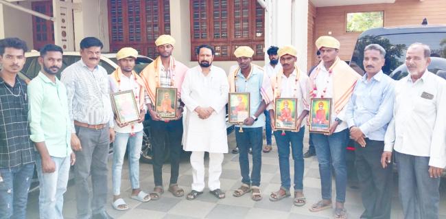 ಸೇನೆಗೆ ಆಯ್ಕೆಯಾದ ವಸತಿ ನಿಲಯದ 5 ವಿದ್ಯಾರ್ಥಿಗಳಿಗೆ ಶಾಸಕ ಸವದಿರಿಂದ ಸನ್ಮಾನ 