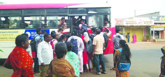 'ಶಕ್ತಿ' ಯೋಜನೆ: ಪೀಕಲಾಟಕ್ಕೆ ಸಿಲುಕಿದ ಪುರುಷ ಪ್ರಯಾಣಿಕರು 