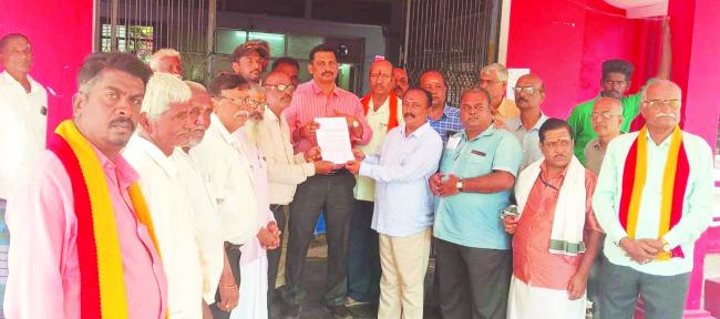 ಬ್ರಾಹಣ ಸಮಾಜ ಸಂಘದ ಪದಾಧಿಕಾರಿಗಳು ಪ್ರತಿಭಟನೆ