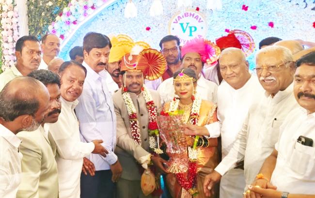 ವೈಭವ, ಪ್ರೀಯಾಂಕಾ ಶುಭವಿವಾಹಕ್ಕೆ ಆಶಿರ್ವಾದಿಸಿದ ಗಣ್ಯರು  