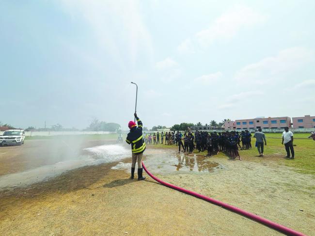 ಅಗ್ನಿ ಶಾಮಕರು ಜೀವ ರಕ್ಷಕರು: ಶ್ರೀಕಾಂತ ದುಂಡಿಗೌಡ್ರ  