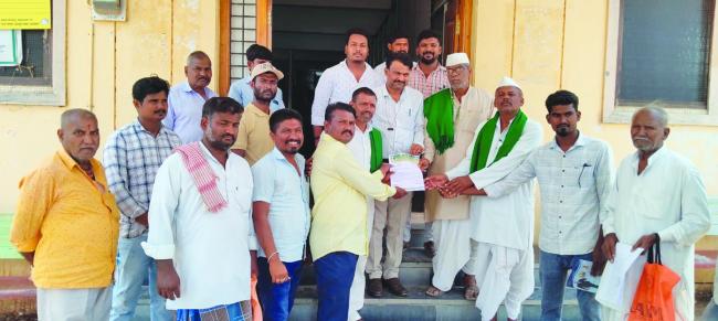 ಬೆಳೆ ವಿಮೆಯಲ್ಲಿ ರೈತರಿಗೆ ಕನ್ನ: ಕುಳೆಕುಮಟಗಿ ತನಿಖೆಗೆ ಆಗ್ರಹ 