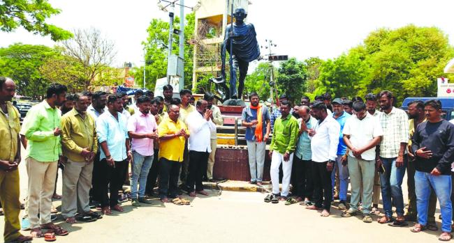 ಜಮ್ಮು ಕಾಶ್ಮೀರದ ದಾಳಿಯಲ್ಲಿ ಹುತ್ಮಾತರಾದವರಿಗೆ ಶ್ರದ್ಧಾಂಜಲಿ 