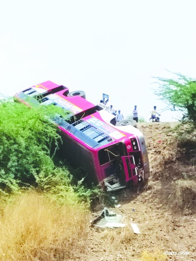 ಬಸ್ ಪಲ್ಟಿ: ತಪ್ಪಿದ ಭಾರಿ ಅನಾಹುತ 