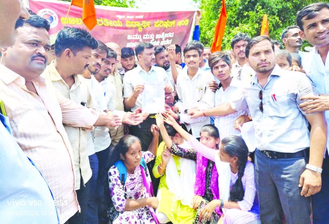ಇಂಡಿಯಲ್ಲಿ ಪಹಲ್ಗಾಮ್ ದಾಳಿ ಖಂಡಿಸಿ ಬೃಹತ್ ಪ್ರತಿಭಟನೆ 
