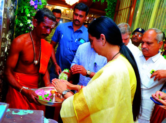 ಮಲೆ ಮಾದಪ್ಪನ ಉತ್ಸವದಲ್ಲಿ ಸಚಿವೆ ಲಕ್ಷ್ಮೀ ಹೆಬ್ಬಾಳಕರ್  