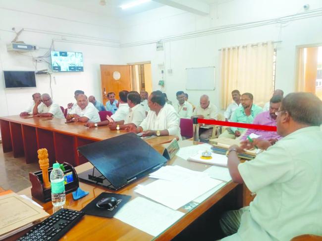 ತಾಲೂಕು ಆಡಳಿತದಿಂದ  ಬಸವ, ಶಂಕರಾಚಾರ್ಯ,  ಭಗೀರಥ,ಶಿವಶರಣೆ ಹೇಮರೆಡ್ಡಿ ಮಲ್ಲಮ್ಮ ಜಯಂತಿ ಪೂರ್ವಭಾವಿ ಸಭೆ* 