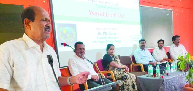 ಗ್ರಂಥಗಳು ಮನುಷ್ಯನ ಜ್ಞಾನಾರ್ಜನೆಗೆ ತುಂಬಾ ಸಹಕಾರಿ: ಸುಭಾಷ್ ಸಾವುಕಾರ