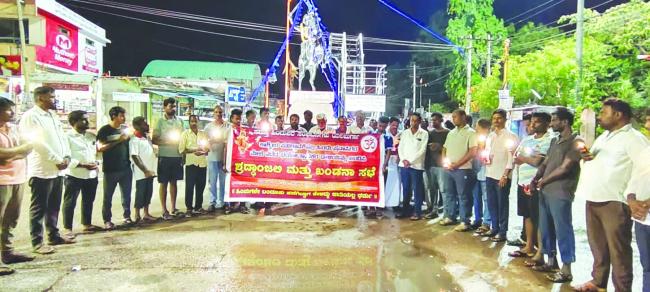 ಕಾಶ್ಮೀರದ ಪಹಲ್ಟಾಮ್‌ನಲ್ಲಿ ಹಿಂದೂಗಳ ನರಮೇಧ ಖಂಡಿಸಿ ಪ್ರತಿಭಟನೆ    