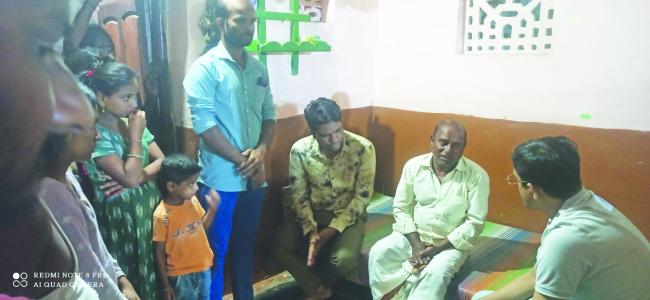 ಈಜುಕೊಳದಲ್ಲಿ ಮೃತಪಟ್ಟ ಬಾಲಕನ ಮನೆಗೆ ಜಿಲ್ಲಾಧಿಕಾರಿ ಭೇಟಿ: ಸಾಂತ್ವನ 