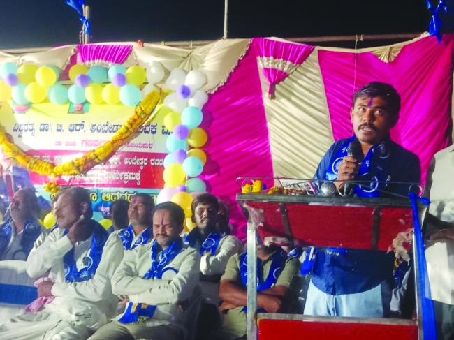 ಶಿಕ್ಷಣದಿಂದ ಸಮಾಜ ಬದಲಾವಣೆ ಸಾಧ್ಯ: ಮಂಜುನಾಥ ಡೊಳ್ಳಿ 