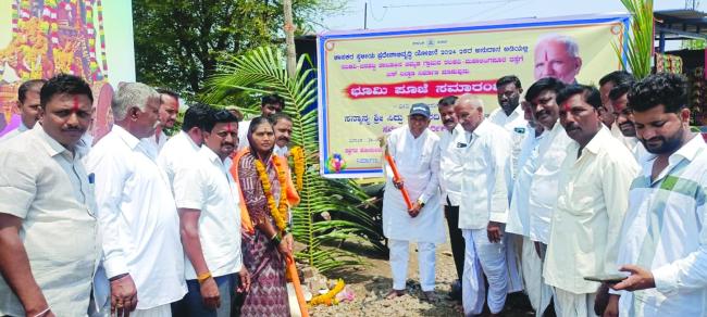 ವಿವಿಧ ಅಭಿವೃದ್ಧಿ ಕಾಮಗಾರಿಗೆ ಶಾಸಕರಿಂದ ಭೂಮಿಪೂಜೆ 
