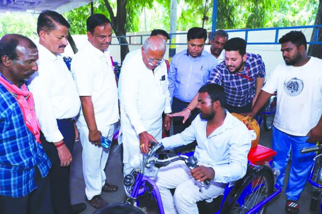 ವಿಶೇಷಚೇತನ-ಹಿರಿಯ ನಾಗರೀಕರಿಗೆ ಉಚಿತ ಸಾಧನ-ಸಲಕರಣೆ ವಿತರಣೆ 