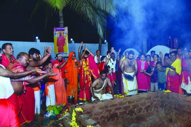  ಕೇರಳದ ಭದ್ರಕಾಳಿ(ಭಗವತಿ) ಮೂರ್ತಿ ಸೇರಿದಂತೆ ಒಟ್ಟು 108 ಮೂರ್ತಿಗಳ ಪ್ರತಿಷ್ಠಾಪನೆ