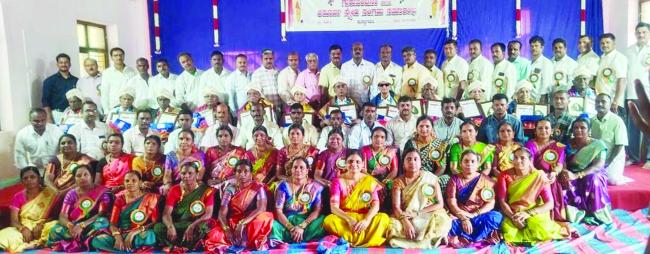 ಮಹಾತ್ಮಾ ಗಾಂಧಿ ಶಾಲೆಯಲ್ಲಿ ಗುರುವಂದನೆ: ಸ್ನೇಹ ಸಂಗಮ ಕಾರ್ಯಕ್ರಮ