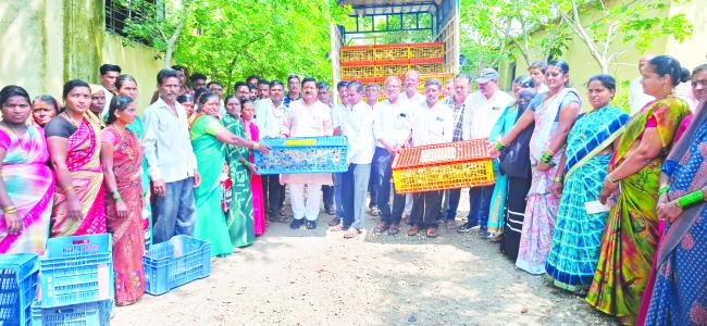 ಗ್ರಾಮೀಣ ಪ.ಜಾ, ಪ ಪಂ, ವರ್ಗದ ರೈತ ಮಹಿಳೆಯರಿಗೆ ತಲಾ 20 ರಂತೆ 64 ಕೋಳಿಮರಿಗಳನ್ನು ವಿತರಿಸಿದರು:   ಡಿ.ಎಮ್‌.ಐಹೊಳೆ