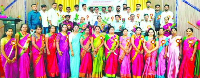 ಗುರುವಿನ ಗೌರವ ಹೆಚ್ಚಿಸಿದ ಶಿಷ್ಯರ ಗುರುಭಕ್ತಿ ಅಭಿನಂದನಾರ್ಹ: ಅರಕೇರಿ 