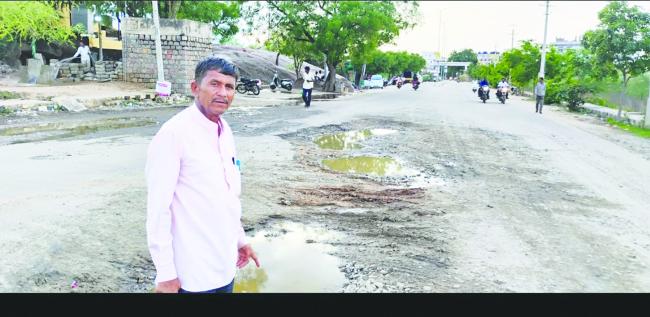 ಹದಗೆಟ್ಟು ಹಳ್ಳ ಹಿಡಿದು ಹಾಳಗಿರುವ  ಭಾಗ್ಯನಗರದ ರಸ್ತೆಗಳು    