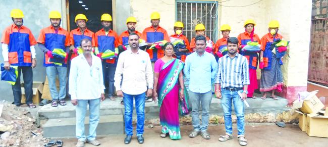 ಪಪಂ ಪೌರ ಕಾರ್ಮಿಕರಿಗೆ ಸುರಕ್ಷತಾ ಕಿಟ್ ವಿತರಣೆ 