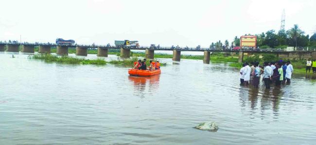   ಈಜಲು ಹೋದ ಬಾಲಕರು: ಬಾರದ ಲೋಕ ಸೇರಿದರು: ಒಂದು ಶವ ಪತ್ತೆ, ಇನ್ನೊಂದು ಹೂಡಕಾಟ 