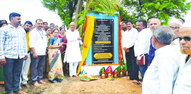 ಸುಮಾರು 800 ವರ್ಷದ ಹಳೆಯ ಕೆರೆ ಪುನರುಜ್ಜೀವನಗೊಳಿಸಿ ಹಸ್ತಾಂತರ  