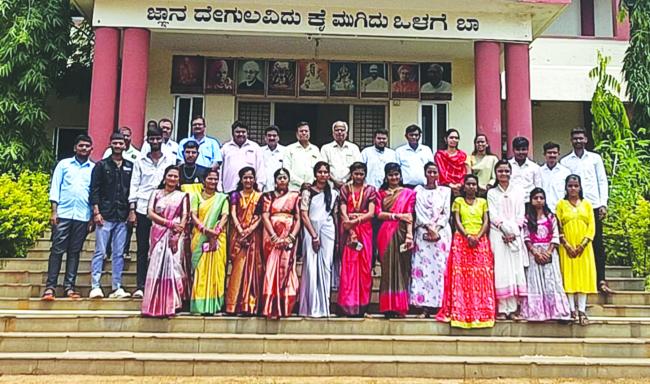 ಪದವಿ ಶಿಕ್ಷಣವೇ ಪಕ್ವತೆಯ ಬೇರು: ಹೇಮಗಿರಿಮಠ  